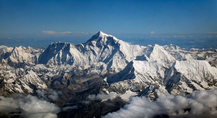 1024px-Mount_Everest_as_seen_from_Drukair2_PLW_edit