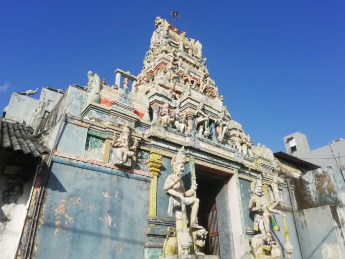 කෝවිල ඉදිරිපස දර්ශනයක්