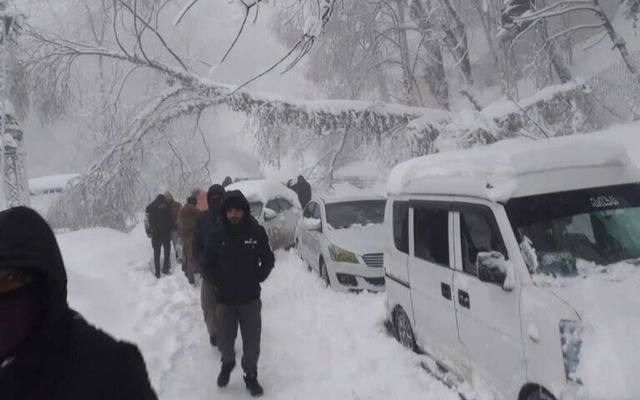 heavy-snow-pak-080122-01