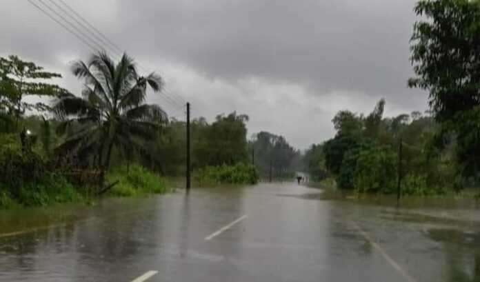 Flood-Palawaththa-Pitigala-Road-Gorakaduwa